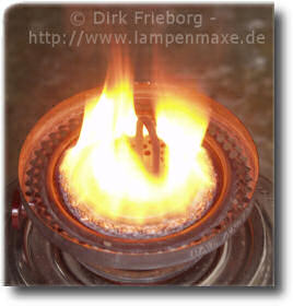 Ditmar Demon nach dem Anzünden
